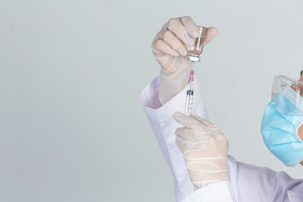 С апреля Минздрав намерен начать вакцинацию от коронавируса уязвимых слоев населения